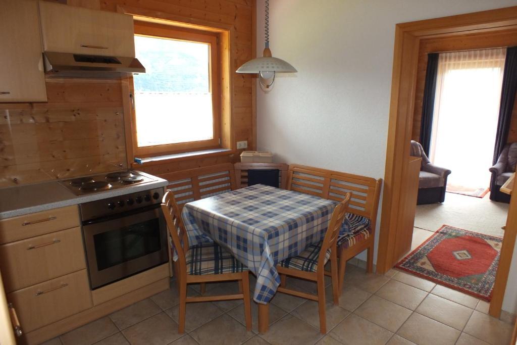 Haus Schneeflocke Apartment Lech am Arlberg Ruang foto